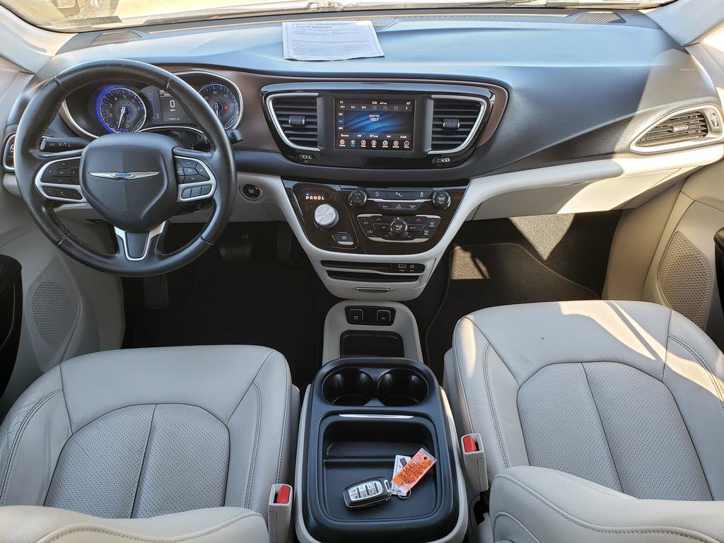 Used 2018 Chrysler Pacifica Touring-L FWD image 15