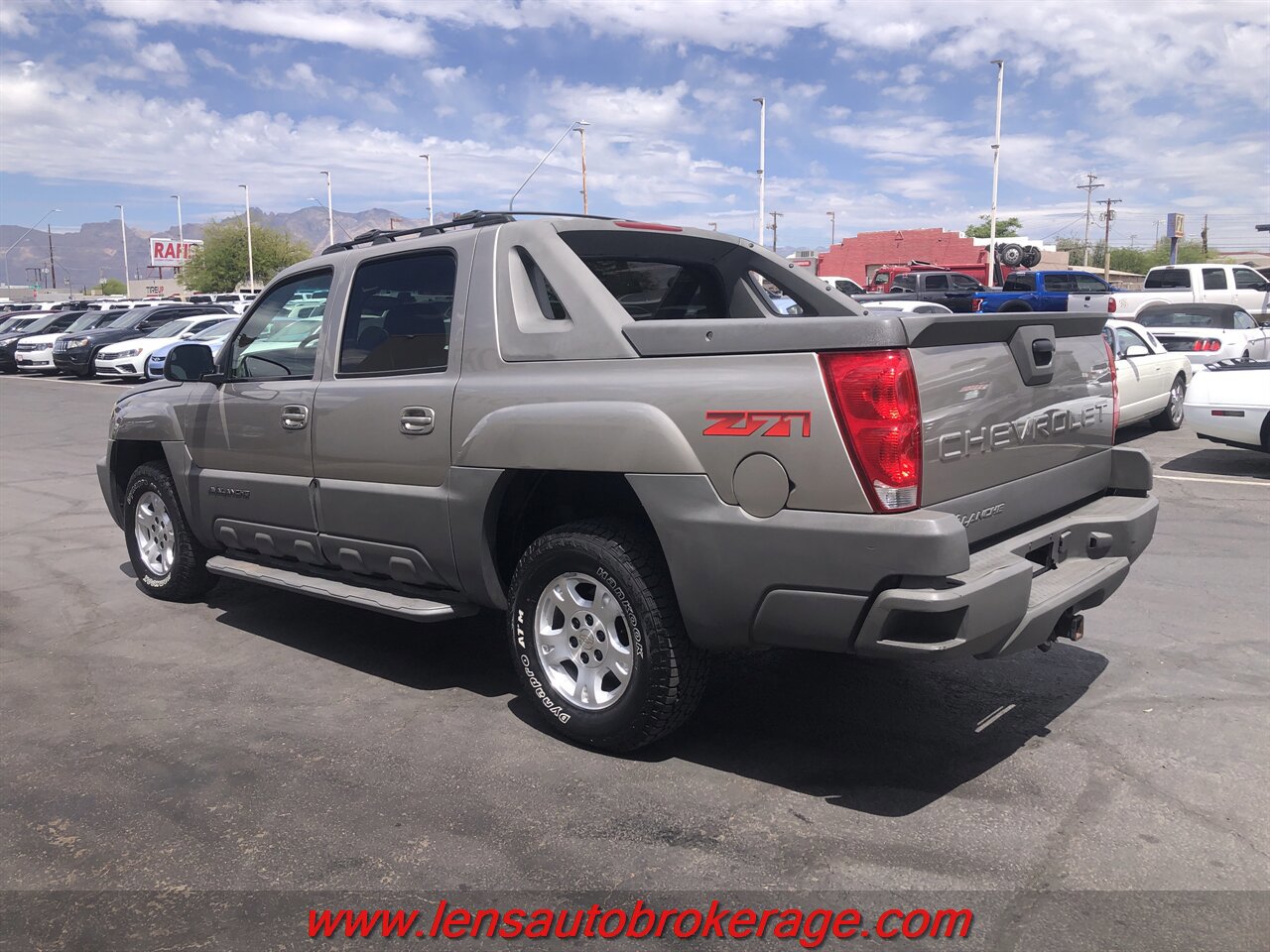 Used 2002 Chevrolet Avalanche 4x4 w/ Off-Road Suspension Pkg image 6