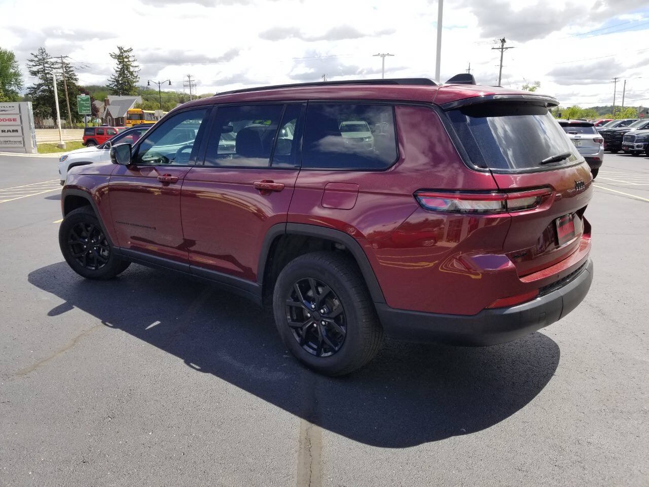 Certified 2024 Jeep Grand Cherokee L Altitude AWD/4WD image 5