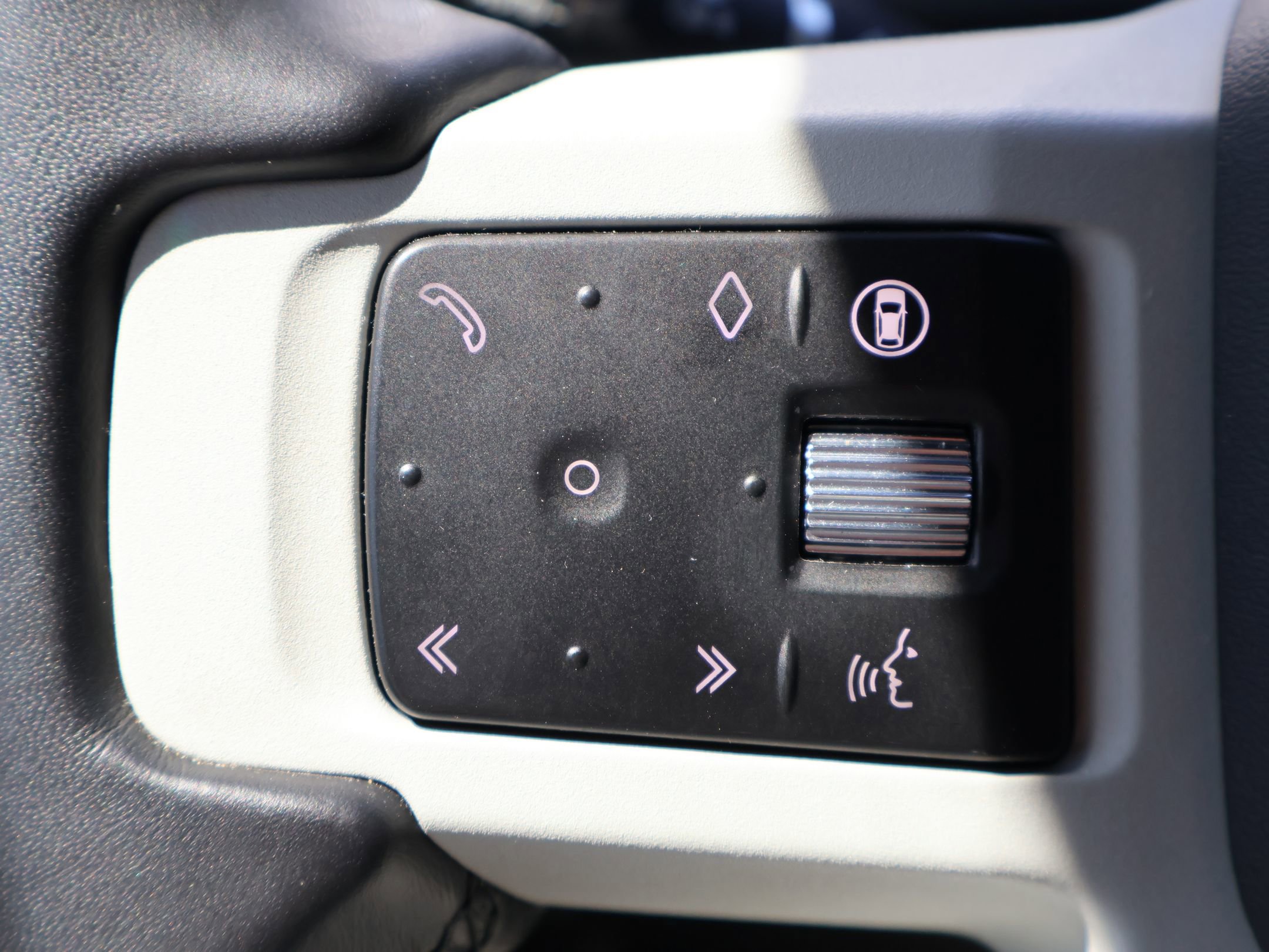 Used 2024 Land Rover Defender 110 X-Dynamic SE AWD/4WD image 13