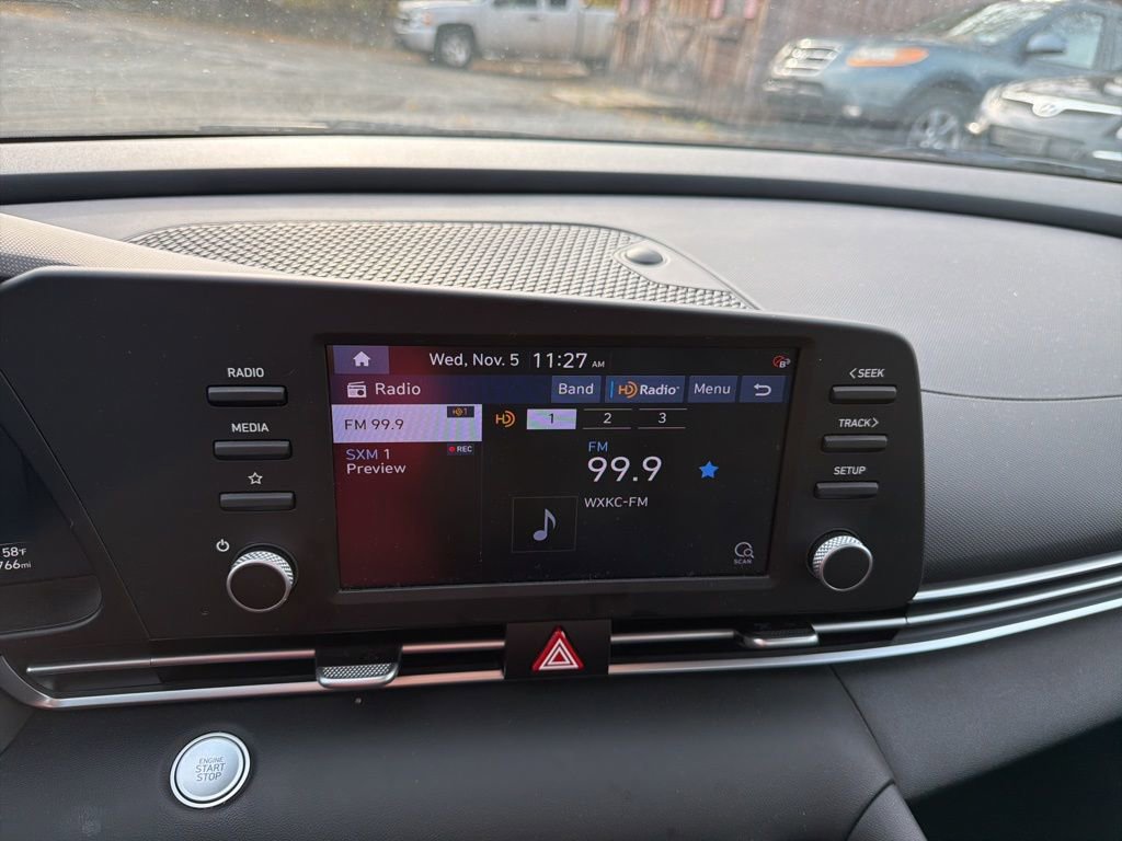 Used 2022 Hyundai Elantra SEL image 21