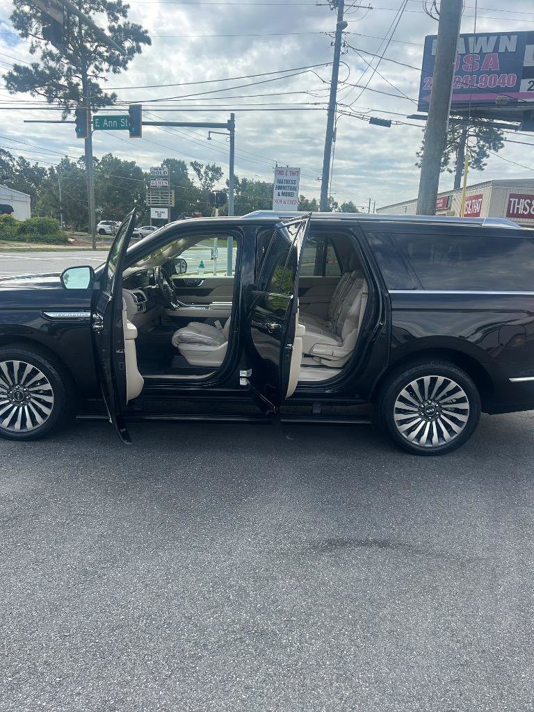 Used 2019 Lincoln Navigator L Reserve image 4