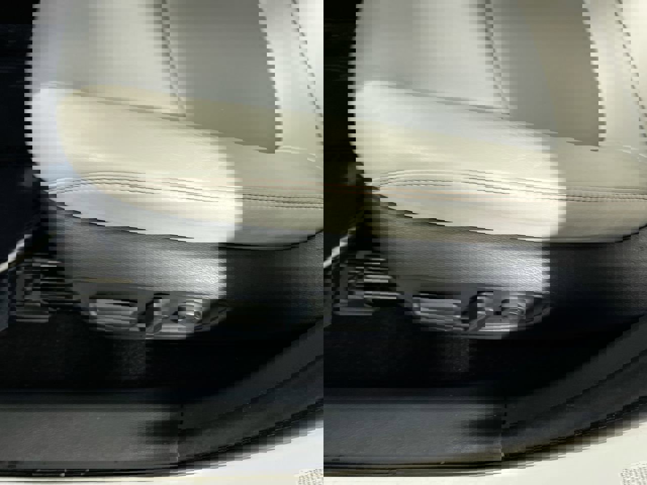 Used 2019 Toyota RAV4 XLE Premium image 12