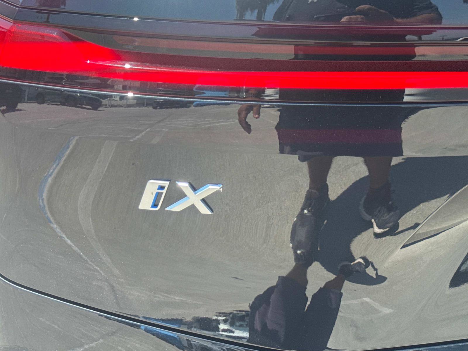 Used 2025 BMW iX xDrive50 w/ Convenience Package image 6