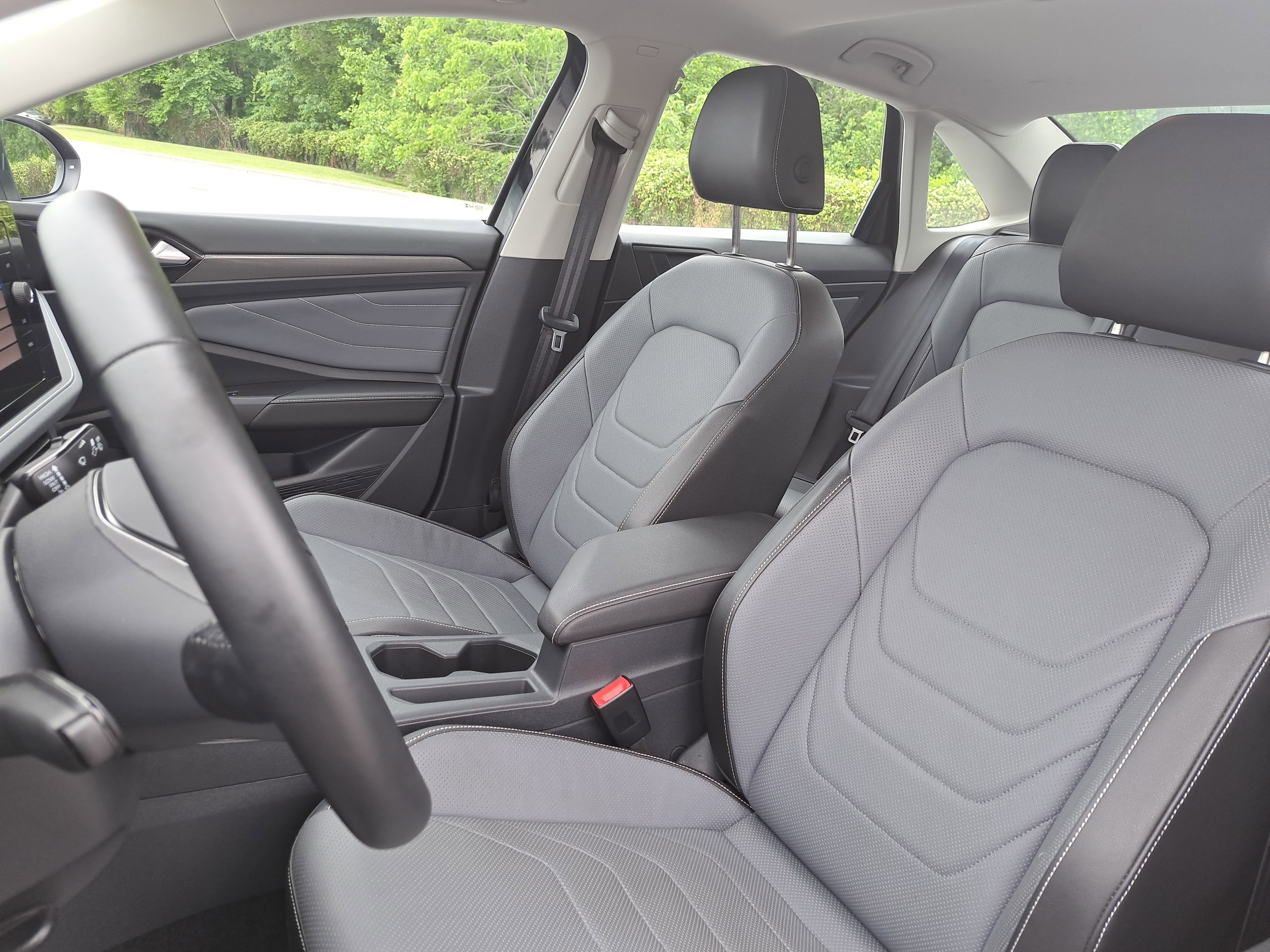 Used 2025 Volkswagen Jetta SEL FWD image 14