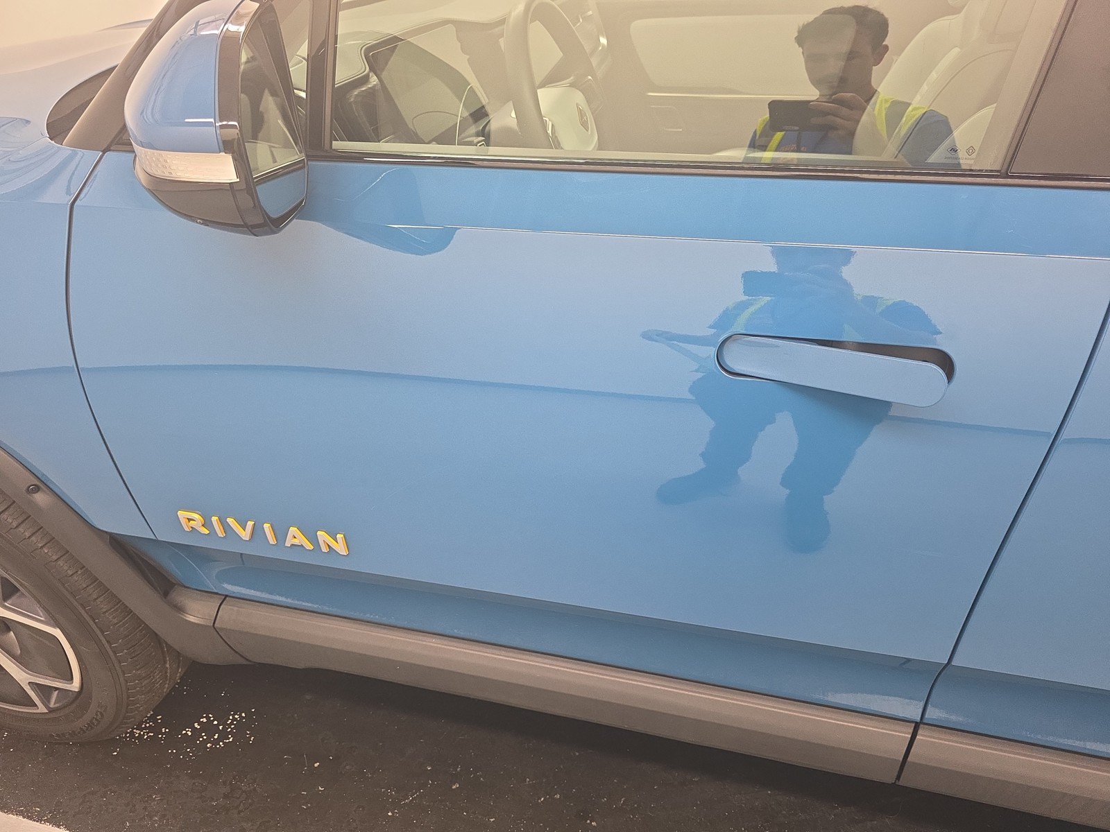 Used 2023 Rivian R1S Adventure AWD/4WD image 36