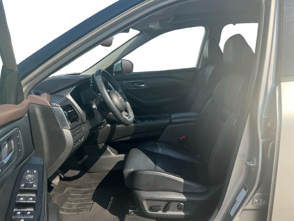 Used 2023 Nissan Rogue Platinum w/ Platinum Premium Package FWD image 14