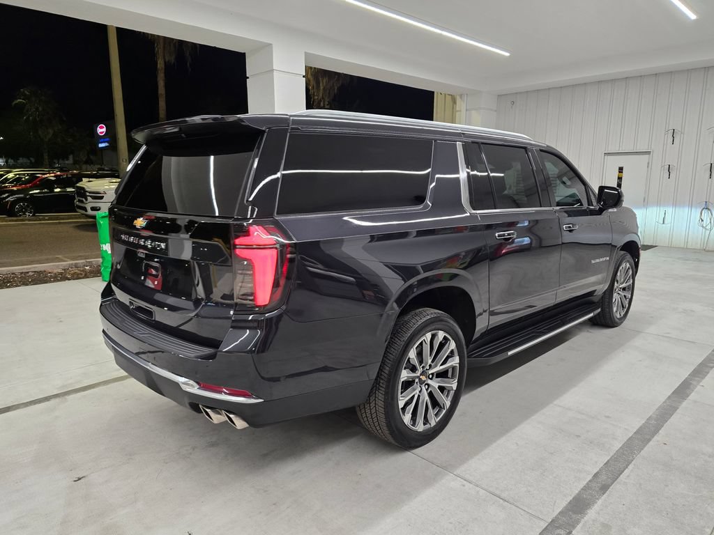 Used 2025 Chevrolet Suburban High Country RWD image 6