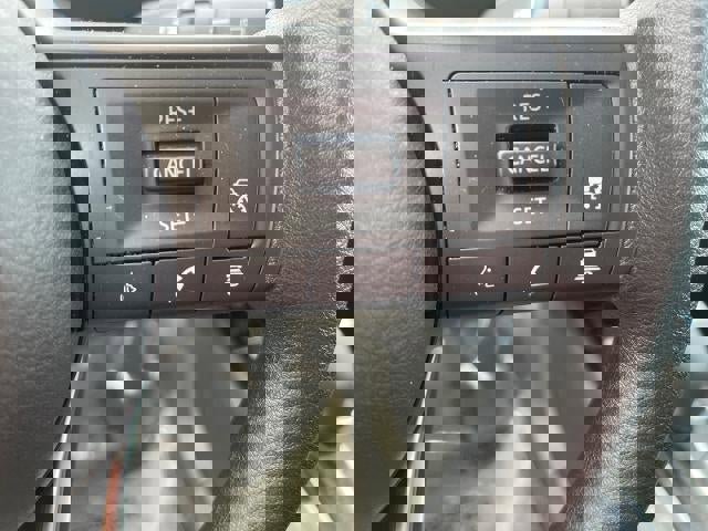 Used 2025 Nissan Kicks SV w/ Illumination Package image 10