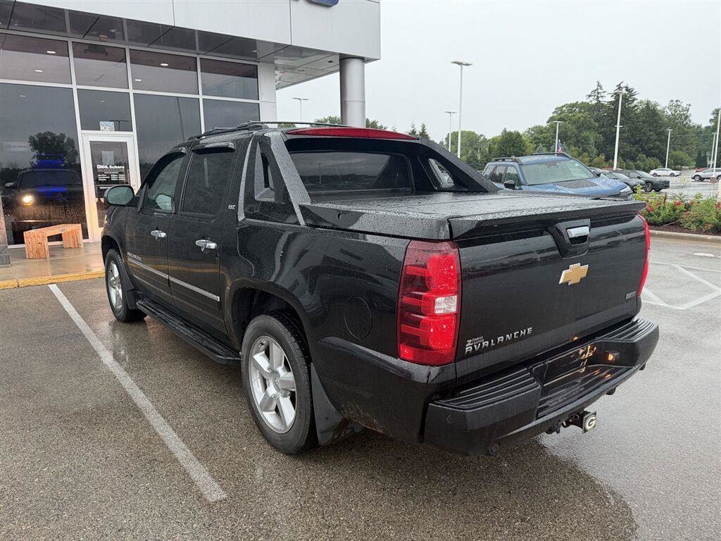 Used 2012 Chevrolet Avalanche LTZ AWD/4WD image 16