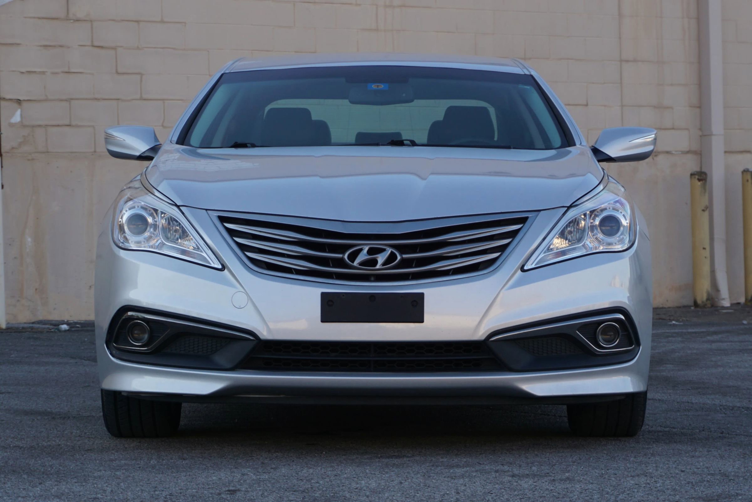 Used 2017 Hyundai Azera Sedan 4D image 2