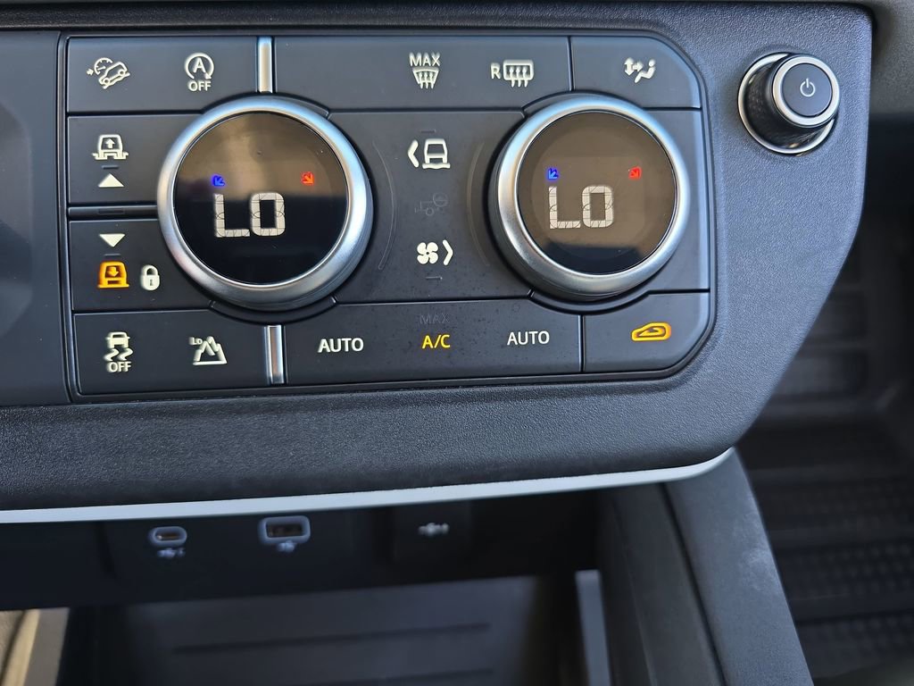 Used 2021 Land Rover Defender 110 SE image 27