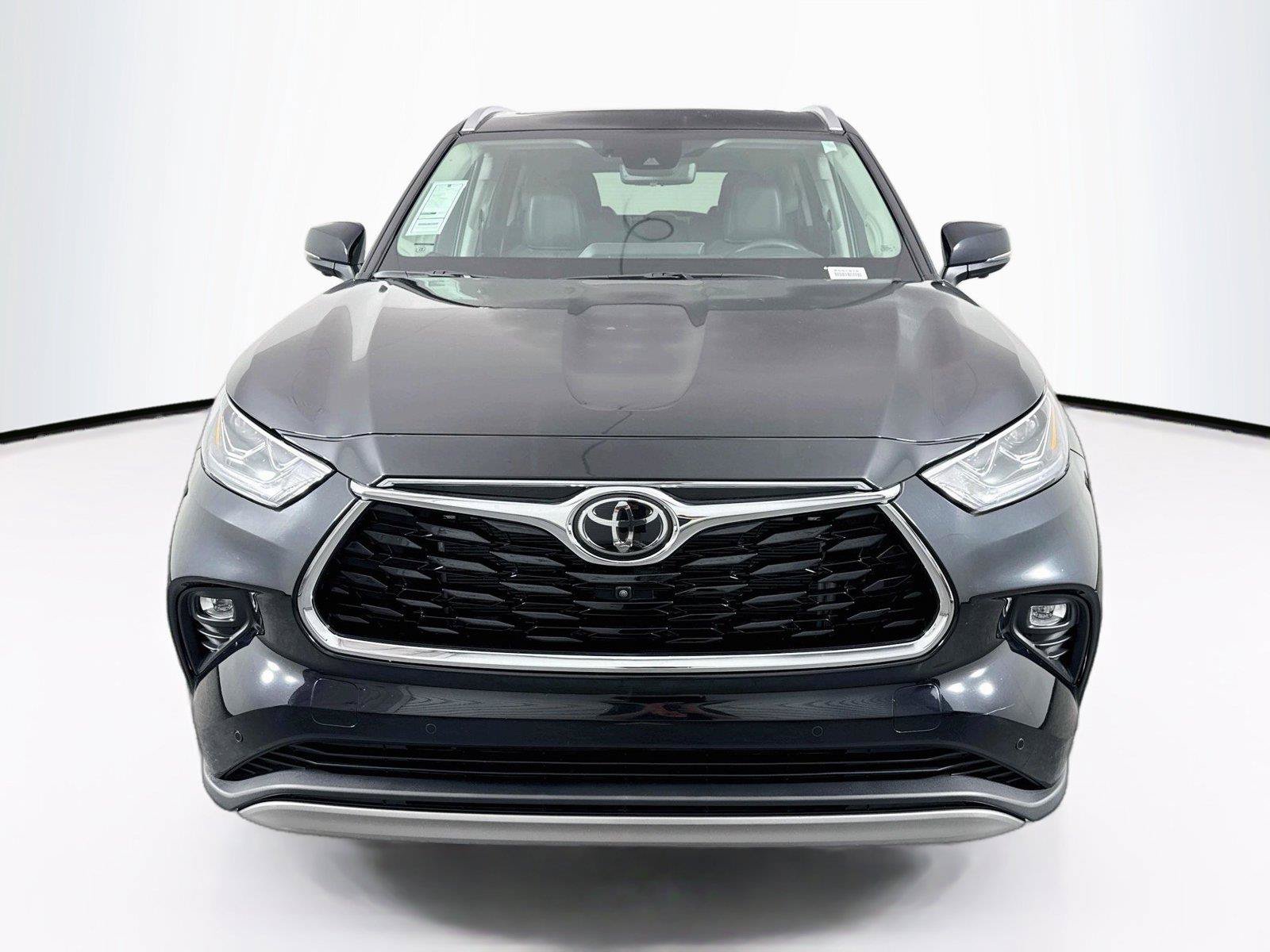 Certified 2025 Toyota Highlander Platinum AWD/4WD image 9