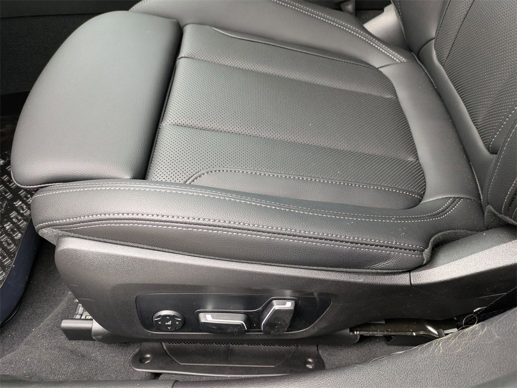 New 2026 BMW 330i xDrive Sedan w/ M Sport Package image 14