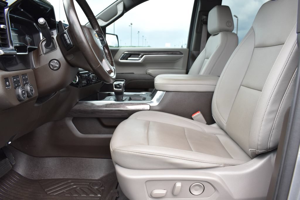 Used 2024 Chevrolet Silverado 1500 LTZ AWD/4WD image 4