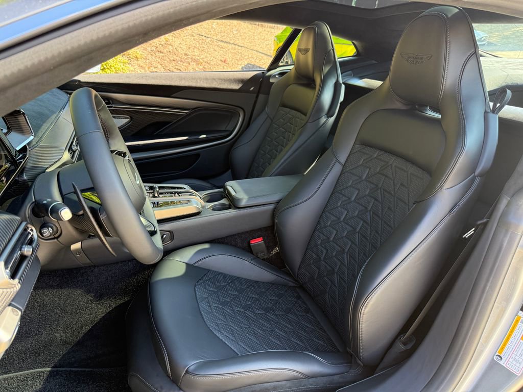 Used 2025 Aston Martin Vanquish image 21