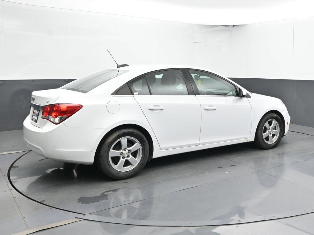 Used 2015 Chevrolet Cruze LT FWD image 2