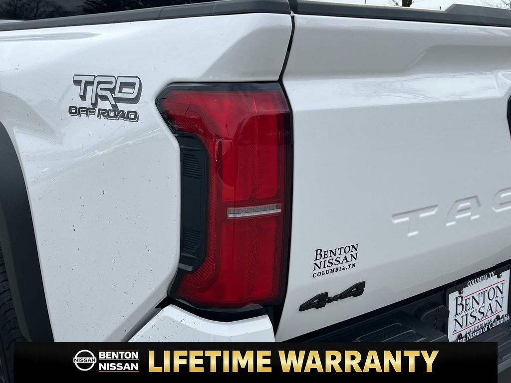 Used 2025 Toyota Tacoma TRD Off-Road image 16