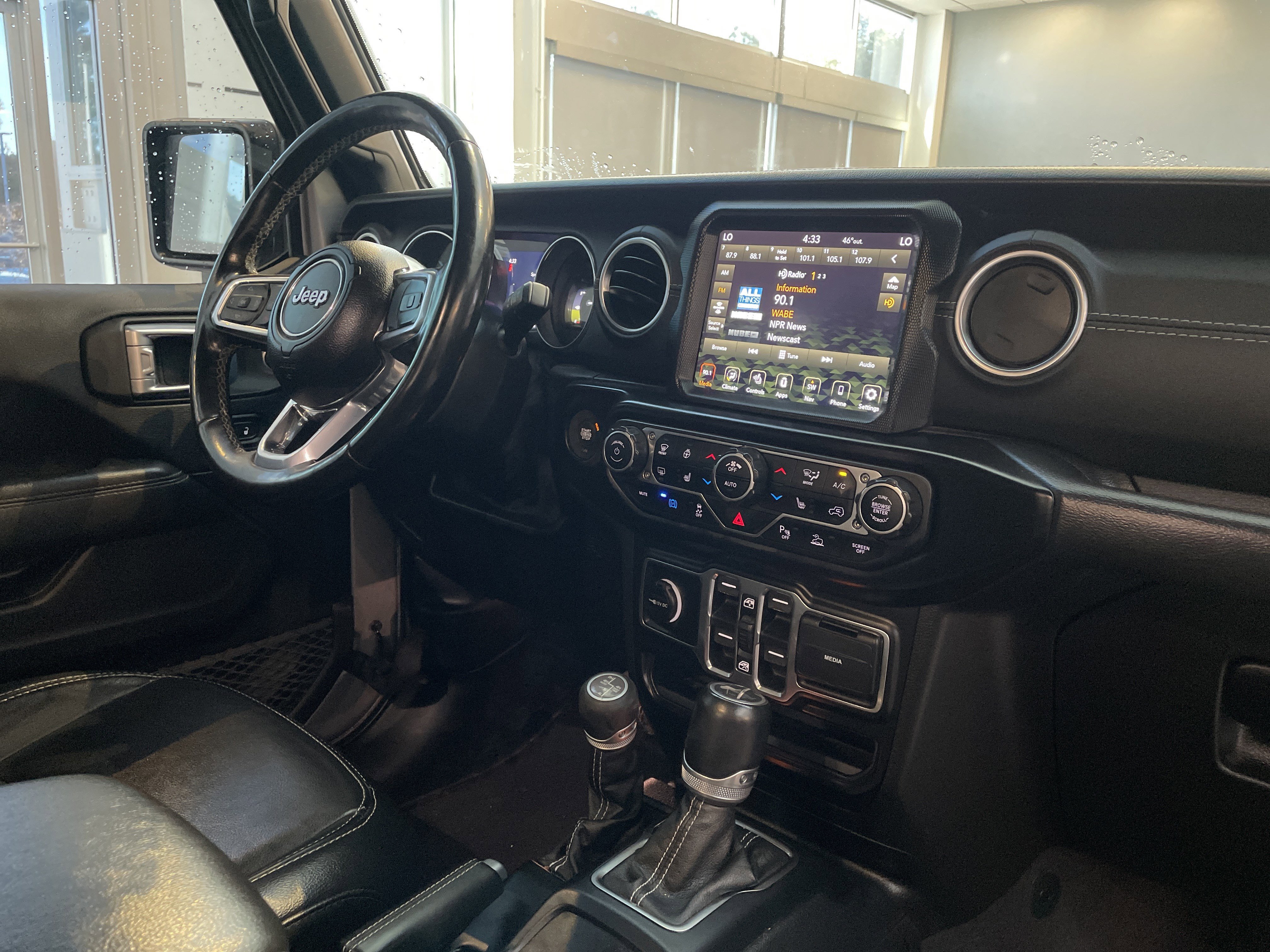 Used 2021 Jeep Wrangler Unlimited Sahara w/ Cold Weather Group AWD/4WD image 32