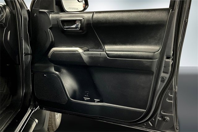 Used 2021 Toyota Tacoma Limited image 27