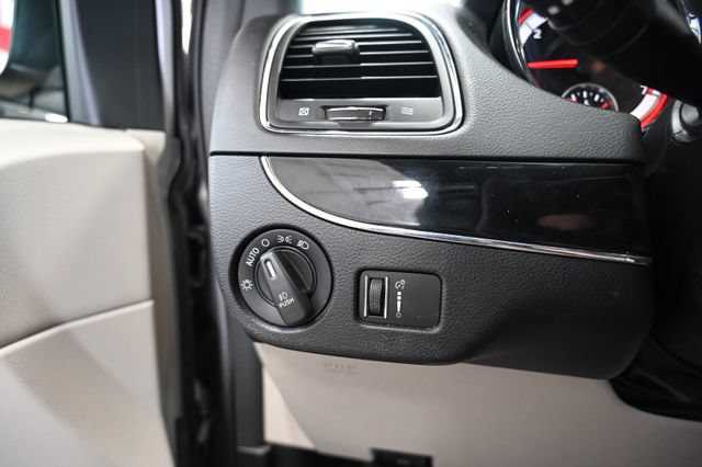 Used 2017 Dodge Grand Caravan SXT FWD image 26
