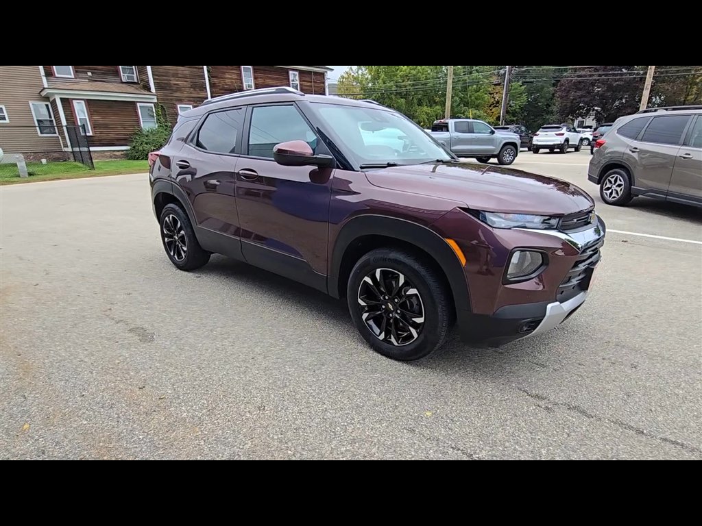 Used 2023 Chevrolet TrailBlazer LT FWD image 2
