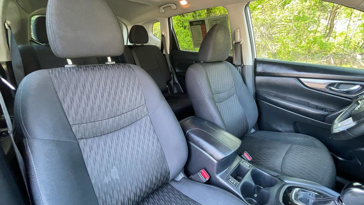 Used 2018 Nissan Rogue SV w/ Sun & Sound Touring Package image 30