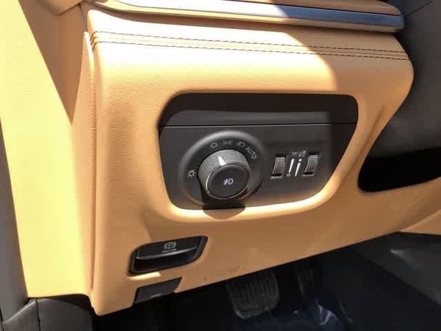 Certified 2022 Jeep Grand Cherokee Summit AWD/4WD image 34