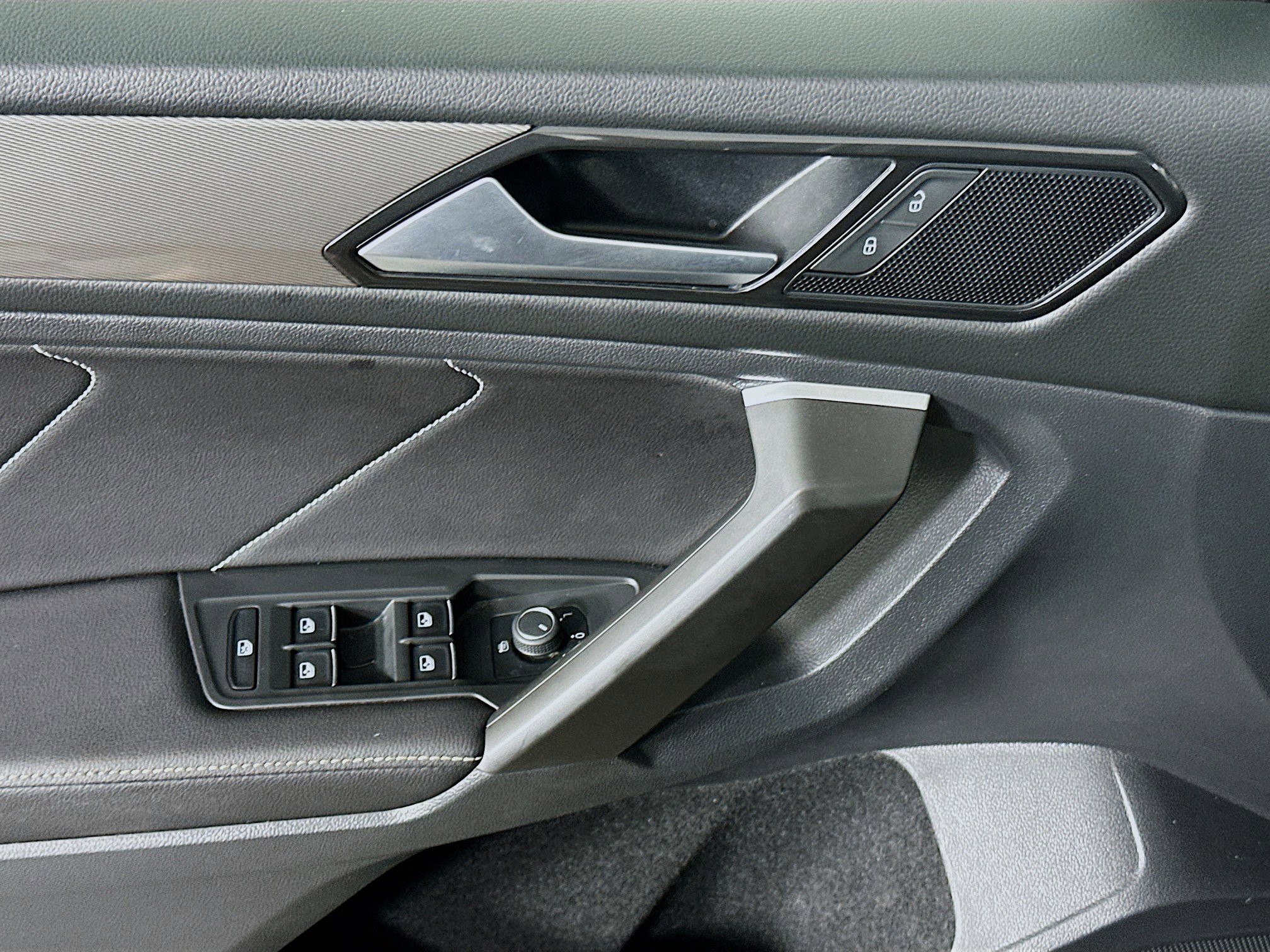 Used 2023 Volkswagen Tiguan SE FWD image 15