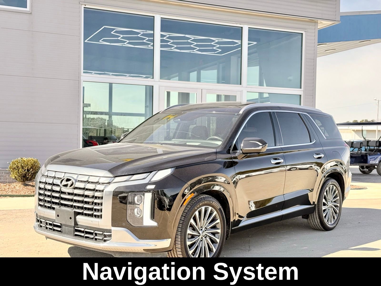 Used 2024 Hyundai Palisade Calligraphy image 2