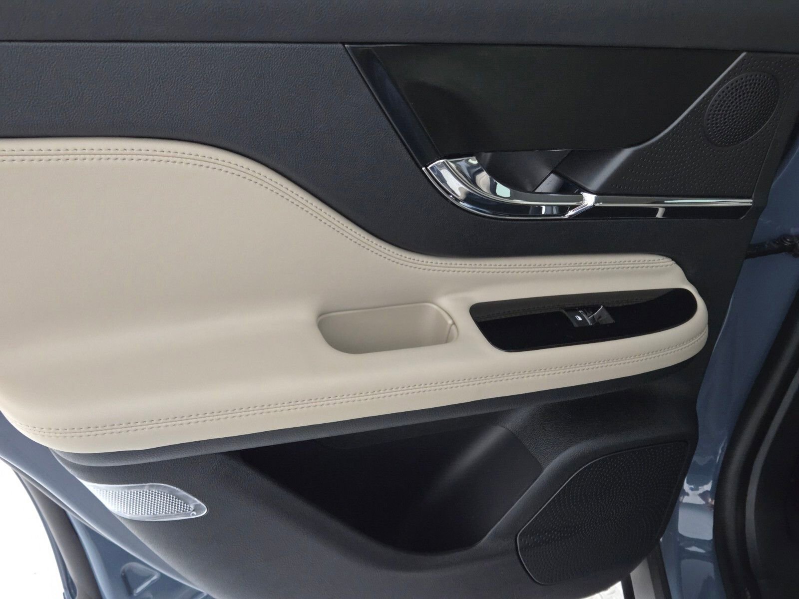 New 2026 Lincoln Corsair Reserve w/ Jet Appearance Package image 20