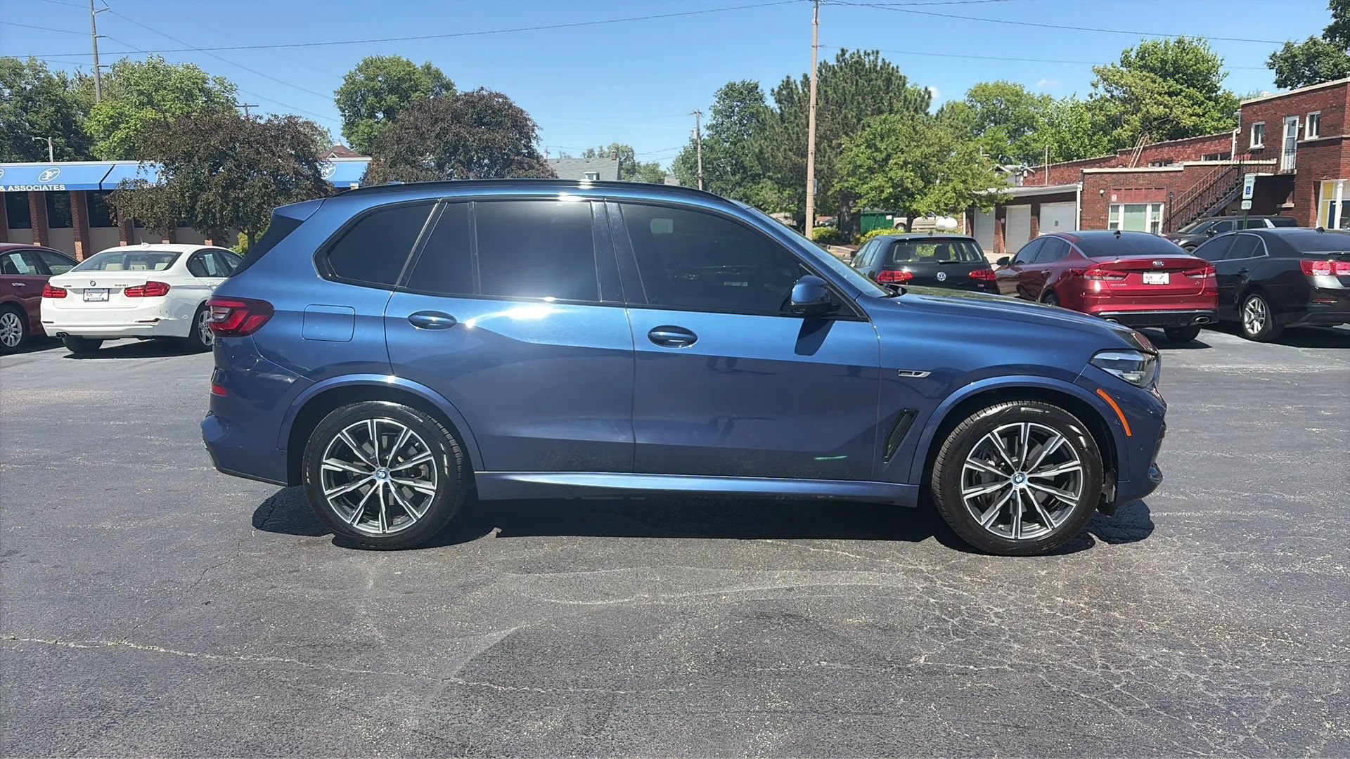Used 2022 BMW X5 xDrive45e w/ M Sport Package AWD/4WD image 4