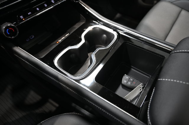 New 2027 Chevrolet Traverse LT w/ LPO, Floor Liner Package FWD image 19