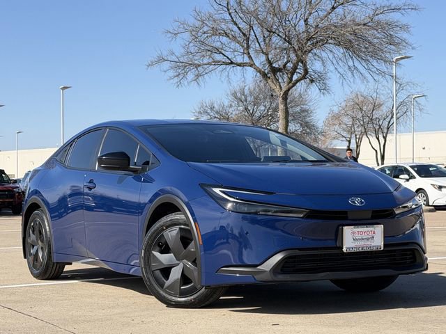 Used 2025 Toyota Prius LE image 2