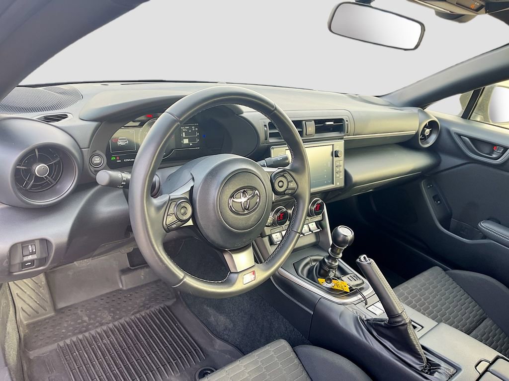 Used 2025 Toyota GR86 w/ ALL Weather Mat Package (TMS) RWD image 9