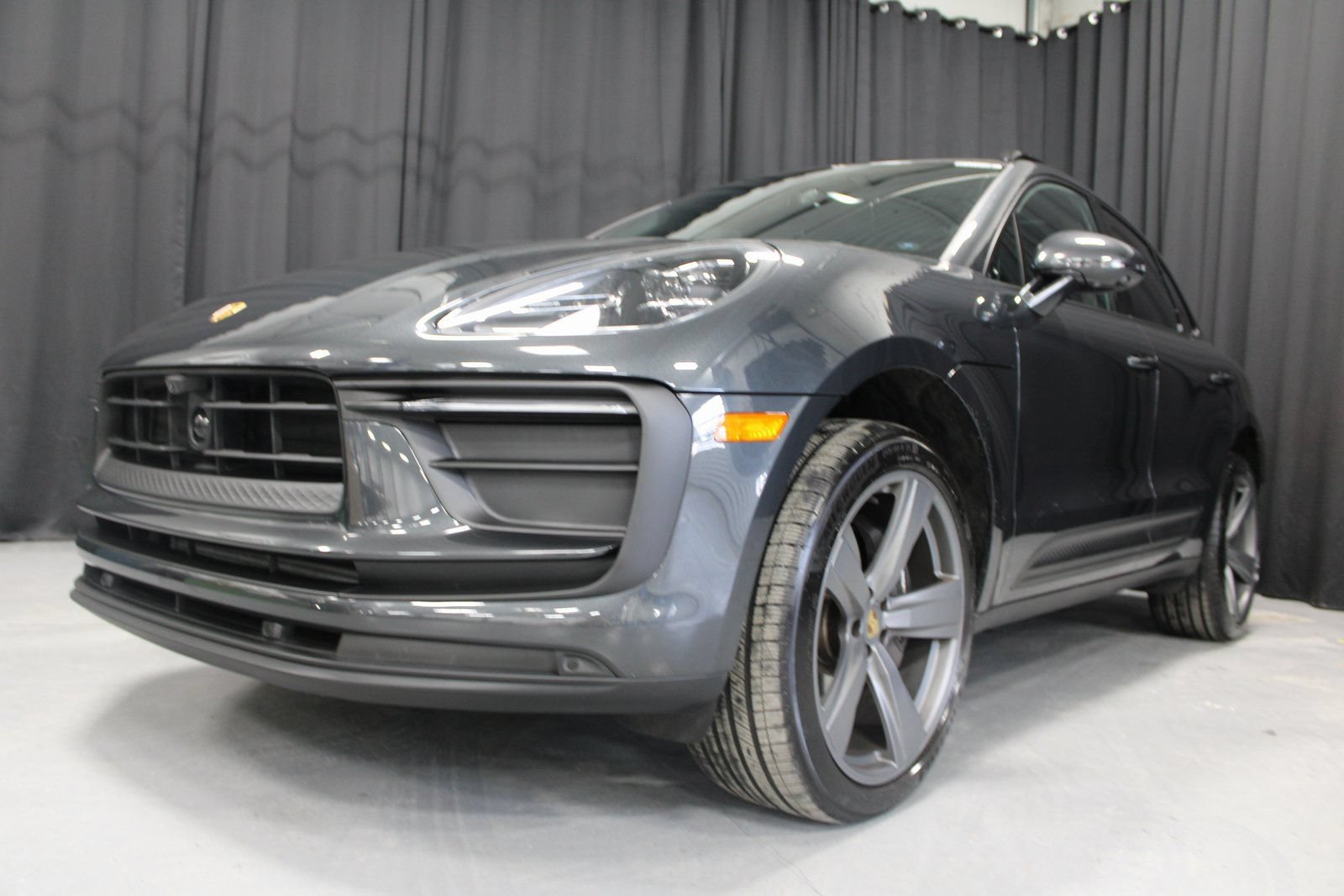 Certified 2025 Porsche Macan AWD/4WD image 14