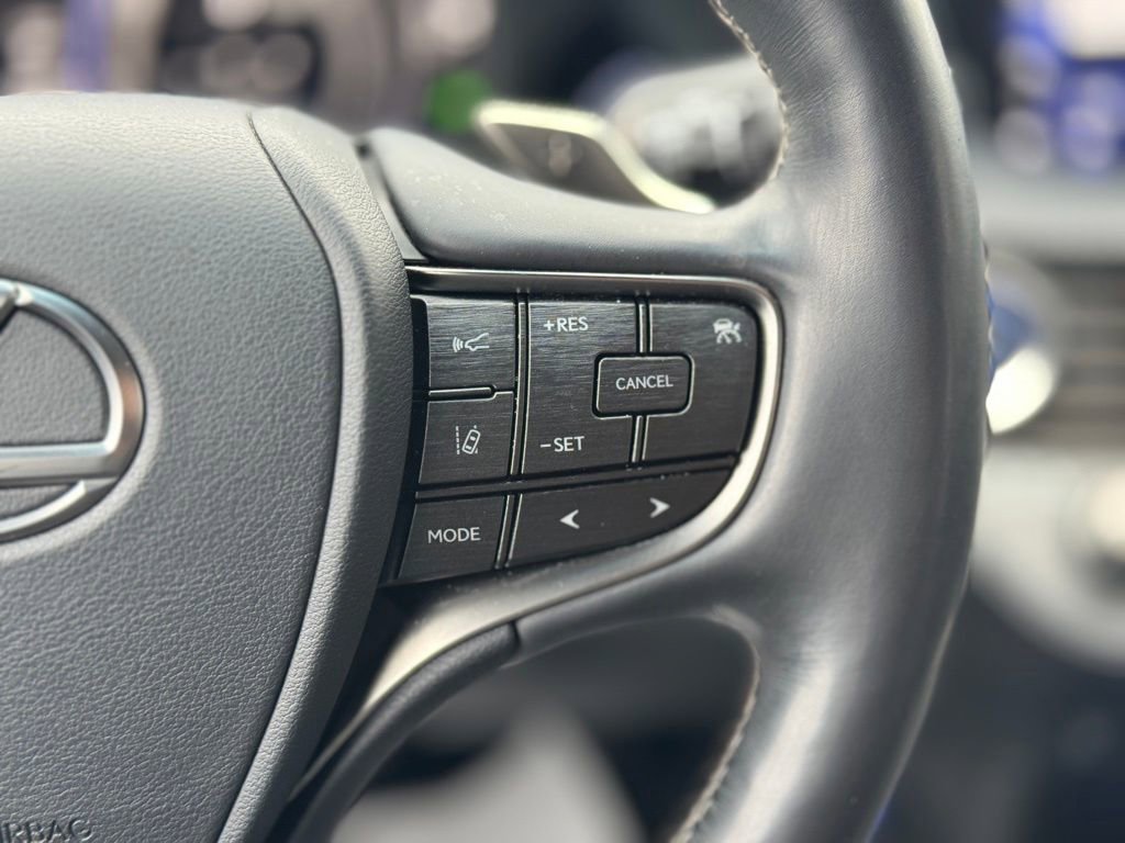 Used 2018 Lexus LS 500h AWD image 33