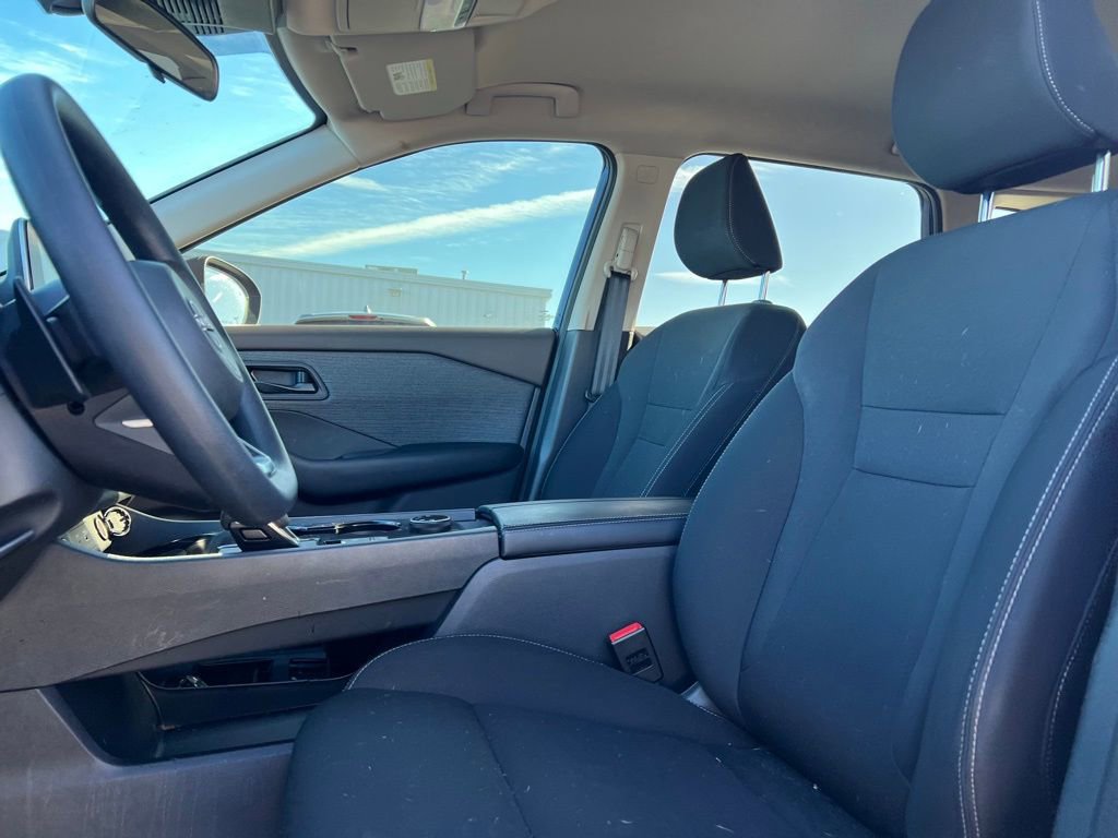 Used 2023 Nissan Rogue S image 11