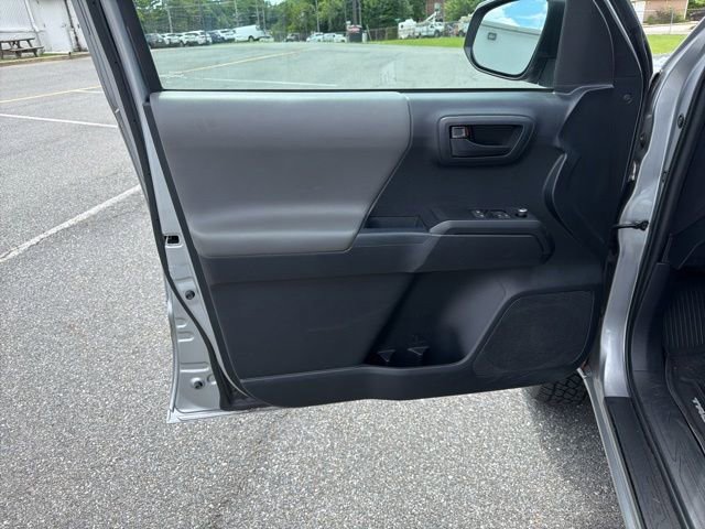 Used 2018 Toyota Tacoma SR w/ SR Convenience Package AWD/4WD image 11