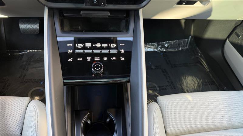 Used 2024 Porsche Macan 4 Electric AWD/4WD image 41