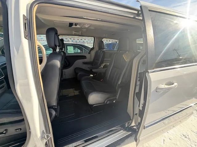 Used 2012 Chrysler Town & Country Touring w/ Entertainment Group #1 image 13