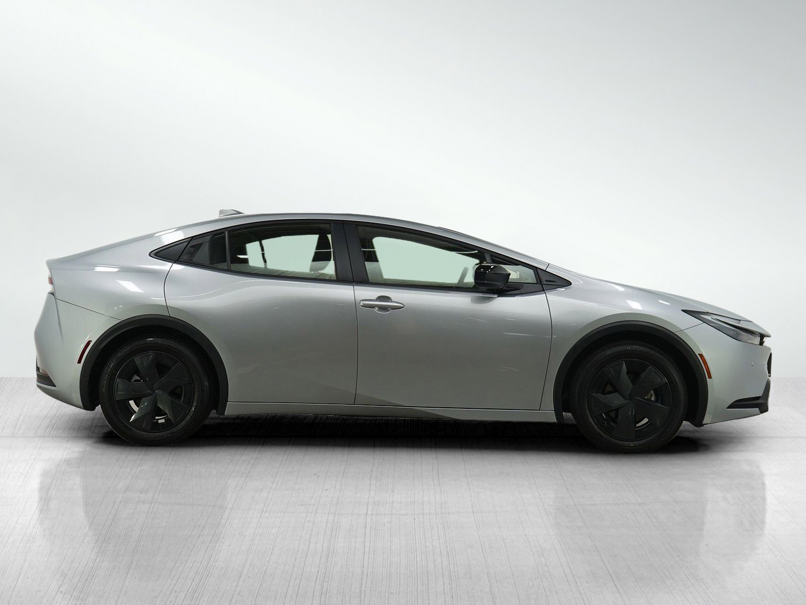 Used 2025 Toyota Prius LE image 8