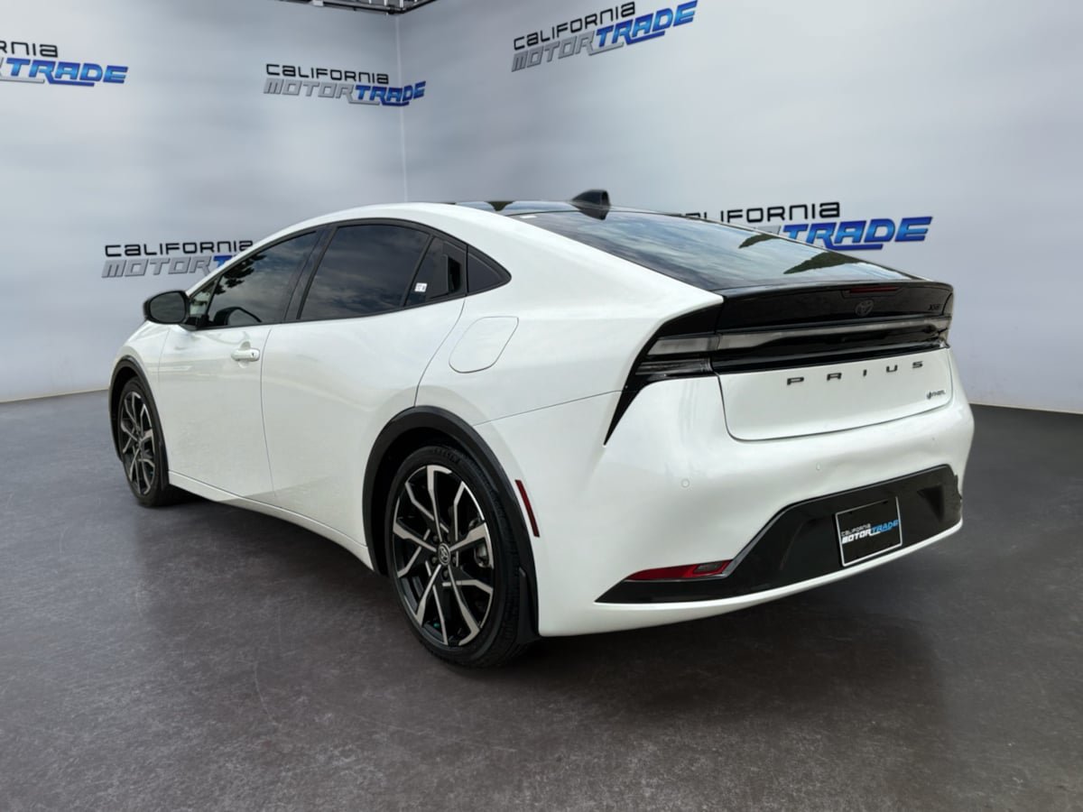 Used 2025 Toyota Prius Plug-In Hybrid FWD image 7