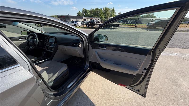 Used 2018 Hyundai Sonata Limited w/ Limited Ultimate Package 03 FWD image 19