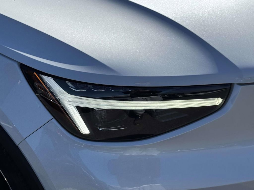 Used 2023 Volvo XC40 B5 Ultimate w/ Climate Package image 7