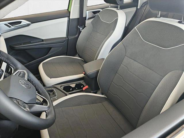 New 2025 Volkswagen Taos SE image 12