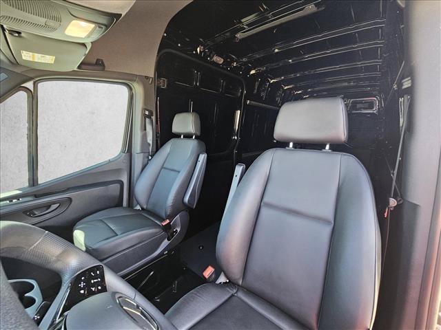 Used 2025 Mercedes-Benz Sprinter 2500 image 14