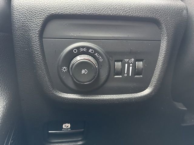 Used 2024 Jeep Grand Cherokee Limited image 12