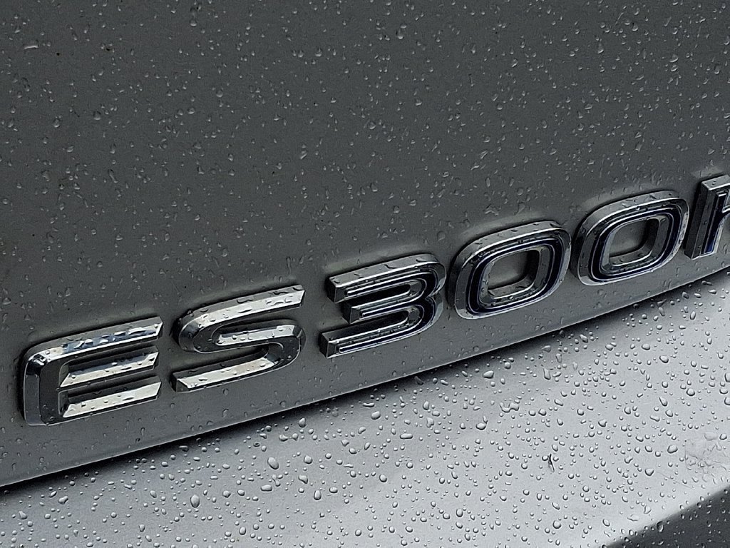 Used 2021 Lexus ES 300h w/ Accessory Package FWD image 30