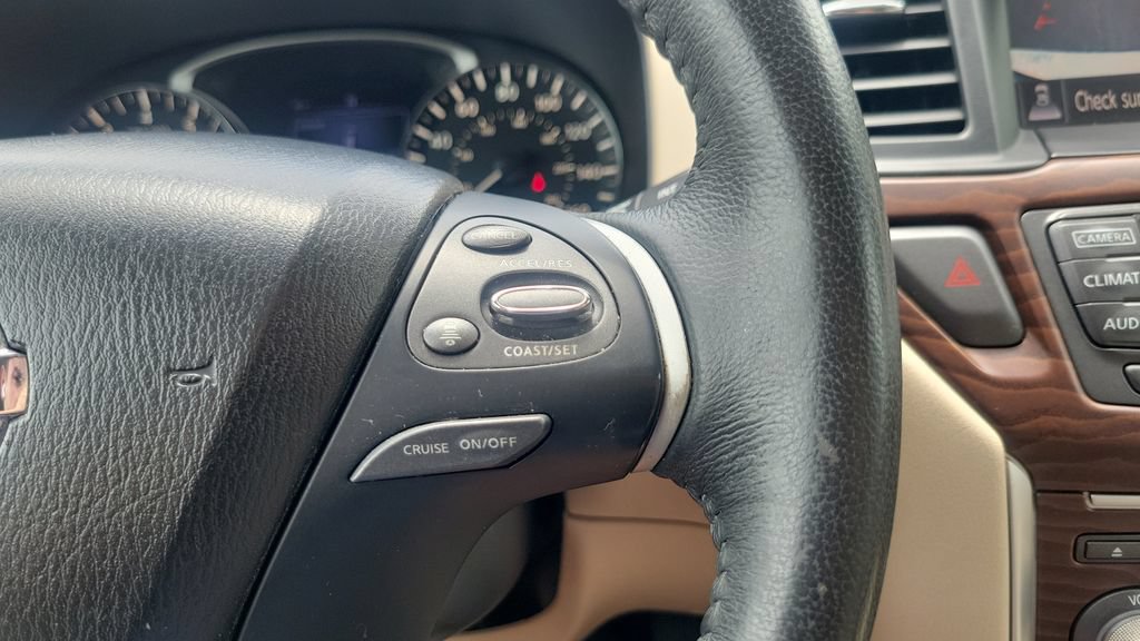 Used 2017 Nissan Pathfinder Platinum FWD image 22